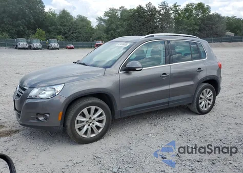 2009 Volkswagen Tiguan S from USA, damaged, VIN WVGAV75N39W003838
